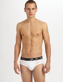 Superior softness and comfort with iconic check detail on the waistband.Elastic waist 95% modal/5% elastaneMachine washImported Superior softness and comfort with iconic check detail on the waistband.Elastic waist 95% modal/5% elastaneMachine washImported