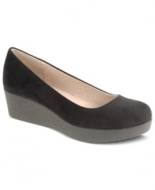 Walking tall will be a breeze once you slip on the Roxanna platform flats by Chinese Laundry. Walking tall will be a breeze once you slip on the Roxanna platform flats by Chinese Laundry.