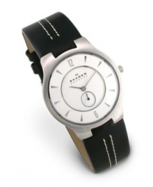 A round black dial with chronograph and black leather strap with contrast stitching symbolize classic elegance. A round black dial with chronograph and black leather strap with contrast stitching symbolize classic elegance.