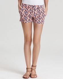 Imbued with a punchy floral print, these Splendid shorts brighten up your summer portfolio. Imbued with a punchy floral print, these Splendid shorts brighten up your summer portfolio.