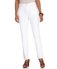 Utility pockets and slimming tapered legs put a new twist on a springtime classic: white jeans from Style&co.!