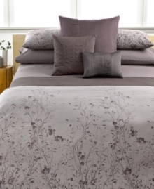 A floral escape! This Calvin Klein Jardin sham transforms your bed into a garden of luxury with pure combed cotton percale fabric. A floral escape! This Calvin Klein Jardin sham transforms your bed into a garden of luxury with pure combed cotton percale fabric.