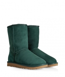 A true original and casually stylish go-to from UGG Australia, the classic short boot is a perennial must - Crafted from twin-faced sheepskin featuring exposed seams, reinforced heel, traction outsole and signature UGG label, fleece lining for superior warmth and comfort - Shorter, mid-calf height ideal for wearing under or over pants - Truly versatile, perfect for pairing with everything from skinny jeans to yoga pants to mini-skirts A true original and casually stylish go-to from UGG Australia, the classic short boot is a perennial must - Crafted from twin-faced sheepskin featuring exposed seams, reinforced heel, traction outsole and signature UGG label, fleece lining for superior warmth and comfort - Shorter, mid-calf height ideal for wearing under or over pants - Truly versatile, perfect for pairing with everything from skinny jeans to yoga pants to mini-skirts