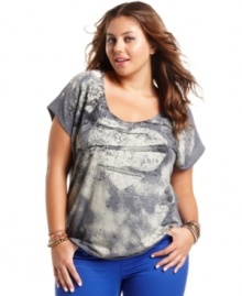 You'll totally heart Eyeshadow's short sleeve plus size top, rocking a studded lace print! You'll totally heart Eyeshadow's short sleeve plus size top, rocking a studded lace print!
