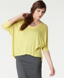 Score a laid-back look with Bar III's three-quarter sleeve dolman top, featuring a relaxed fit-- it's perfect for the weekends! Score a laid-back look with Bar III's three-quarter sleeve dolman top, featuring a relaxed fit-- it's perfect for the weekends!