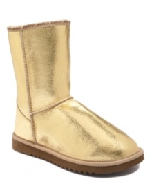 Keep a little shine in your cold weather collection. Ukala's Evie low boots are extra warm, thanks to the marino wool lining. Keep a little shine in your cold weather collection. Ukala's Evie low boots are extra warm, thanks to the marino wool lining.