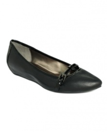 Go girl. Kenneth Cole Reaction's Uptown Girl flats look great all day, whether you're in your cubicle or running around town. Go girl. Kenneth Cole Reaction's Uptown Girl flats look great all day, whether you're in your cubicle or running around town.