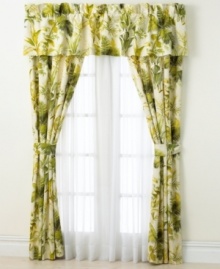 The Island Botanical window valance captures exotic flora in a powerful shade of green over a pure ivory ground. Coordinate this gorgeous bedroom accent with the breezy Tommy Bahama comforter set for your own island retreat.