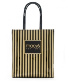 Your very own piece of the magic! This versatile lunch tote showcases the fashion icon that does everything larger than life-an annual Thanksgiving Day Parade, 4th of July Fireworks, Flower Show and so much more. Remember the decadence of Herald Square and the history behind this household name with this everyday essential, a smart solution to having lunch on the go! Your very own piece of the magic! This versatile lunch tote showcases the fashion icon that does everything larger than life-an annual Thanksgiving Day Parade, 4th of July Fireworks, Flower Show and so much more. Remember the decadence of Herald Square and the history behind this household name with this everyday essential, a smart solution to having lunch on the go!