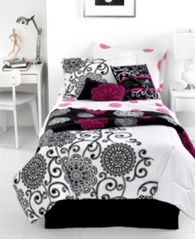 Perfect pink medallions embellish a crisp white ground in this Silver Medallion sheet set for a modern look. Coordinate with the matching comforter set.