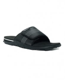 Keep it cool and casual without losing your signature polish when you slide into these sleek leather men's sandals from Timberland.