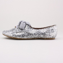 Give your style a classic touch with these adorable die-cut oxford flats. Give your style a classic touch with these adorable die-cut oxford flats.