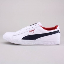 Keep it classic with the clean design and premium materials of the Clyde Leather FS from Puma™.
