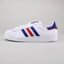 These men's shoes now come with an eco-friendly full grain leather upper, textile 3-Stripes and a herringbone-pattern outsole; perfect for all seasons. These men's shoes now come with an eco-friendly full grain leather upper, textile 3-Stripes and a herringbone-pattern outsole; perfect for all seasons.